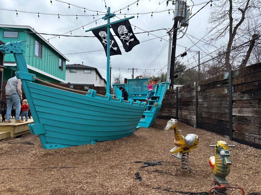 austin coffee shops with playgrounds- lazarus brewing co