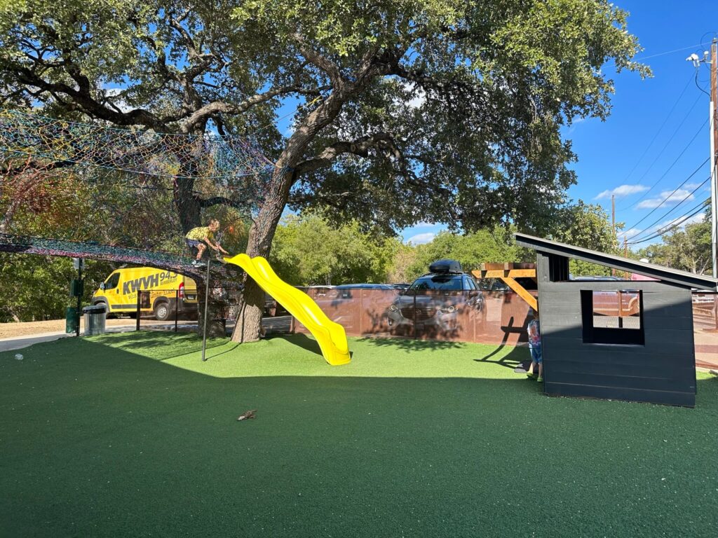 community pizza restaurant with playground in wimberley