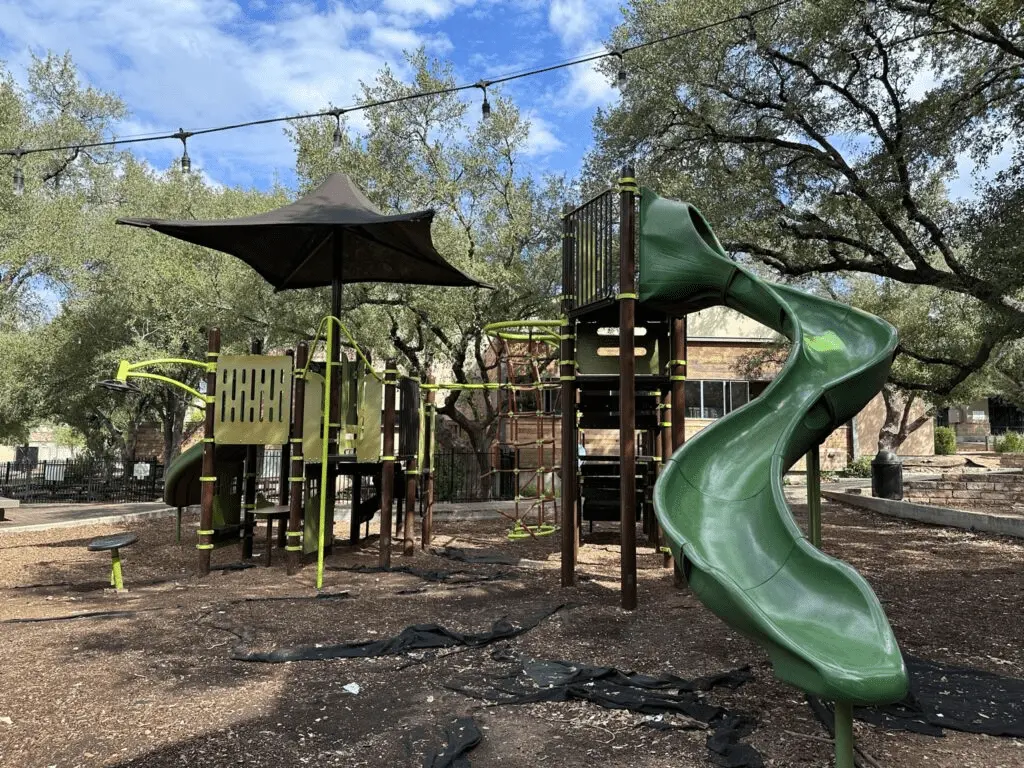 Flores and Oasthouse shared play space in the shady trees