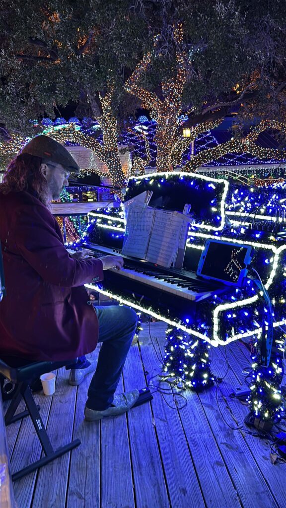 live piano music at mozart's holiday lights show