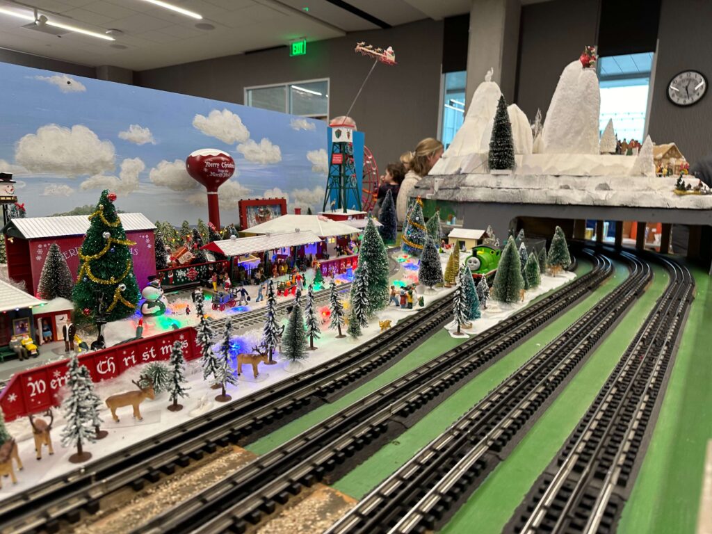 free holiday model trains exhibit at the round rock public library