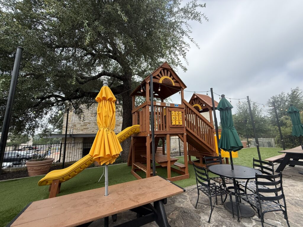 mandola's italian in bee cave restaurant with playground
